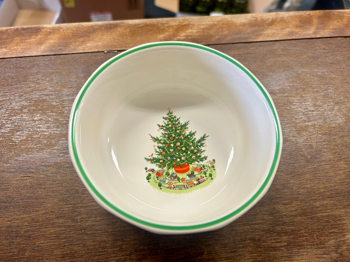 Red Green White Pfaltzgraff Christmas Heritage Bowl, 4 3/4"