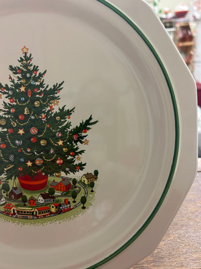 Red Green White Pfaltzgraff Christmas Heritage Dinner Plate, 10 3/4"