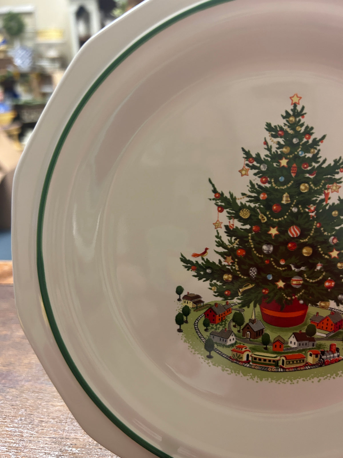 Red Green White Pfaltzgraff Christmas Heritage Plate, 8 1/2"