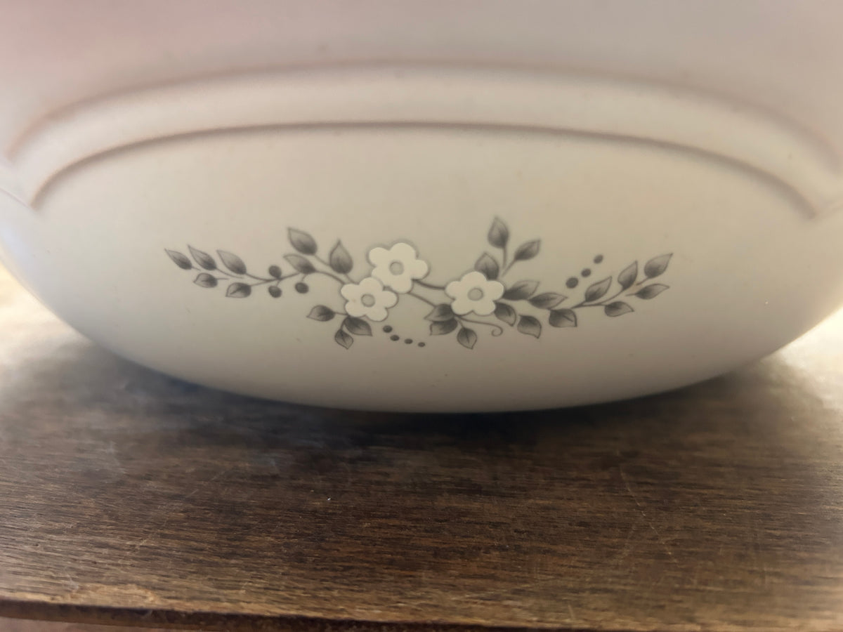 Cream Pfaltzgraff Heirloom Serving Bowl, 12"