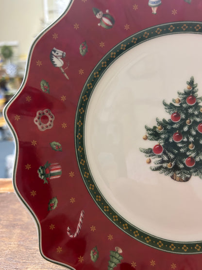 Red Green White Villeroy & Boch Toy's Delight Plate, 9 1/2"