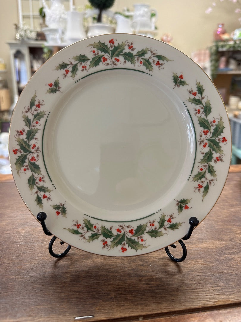 Red Green White Porcelain Ware Holly Yuletide Salad Plate, 7.5"