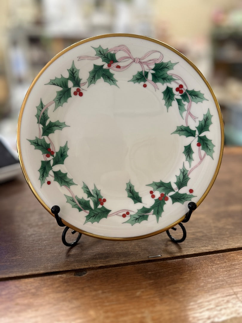 Red Green White Mikasa Ribbon Holly Plate, 7.75"