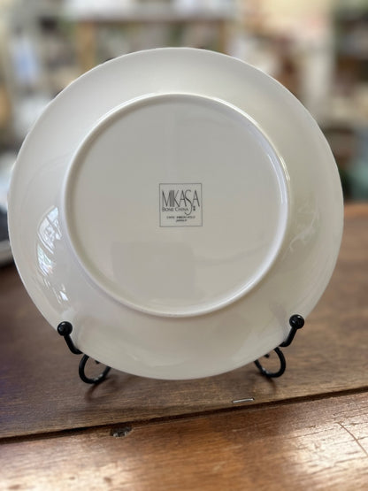 Red Green White Mikasa Ribbon Holly Plate, 7.75"