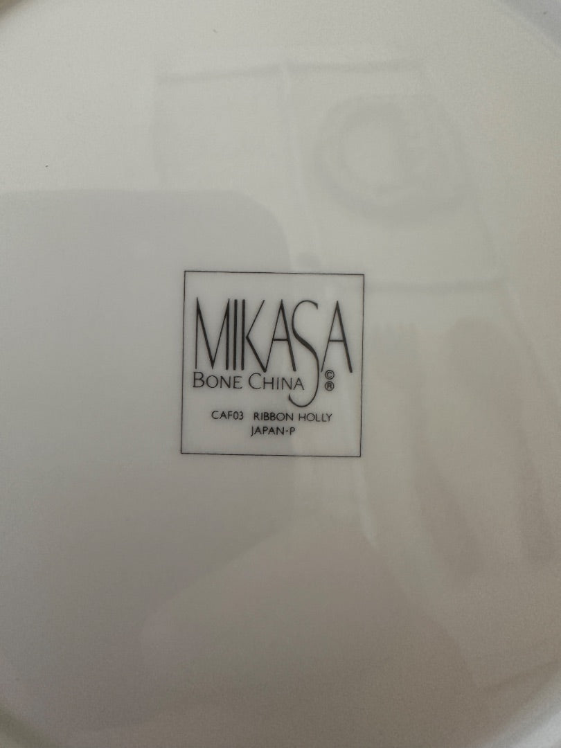 Red Green White Mikasa Ribbon Holly Plate, 7.75"