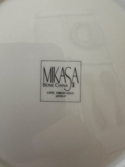 Red Green White Mikasa Ribbon Holly Plate, 7.75"