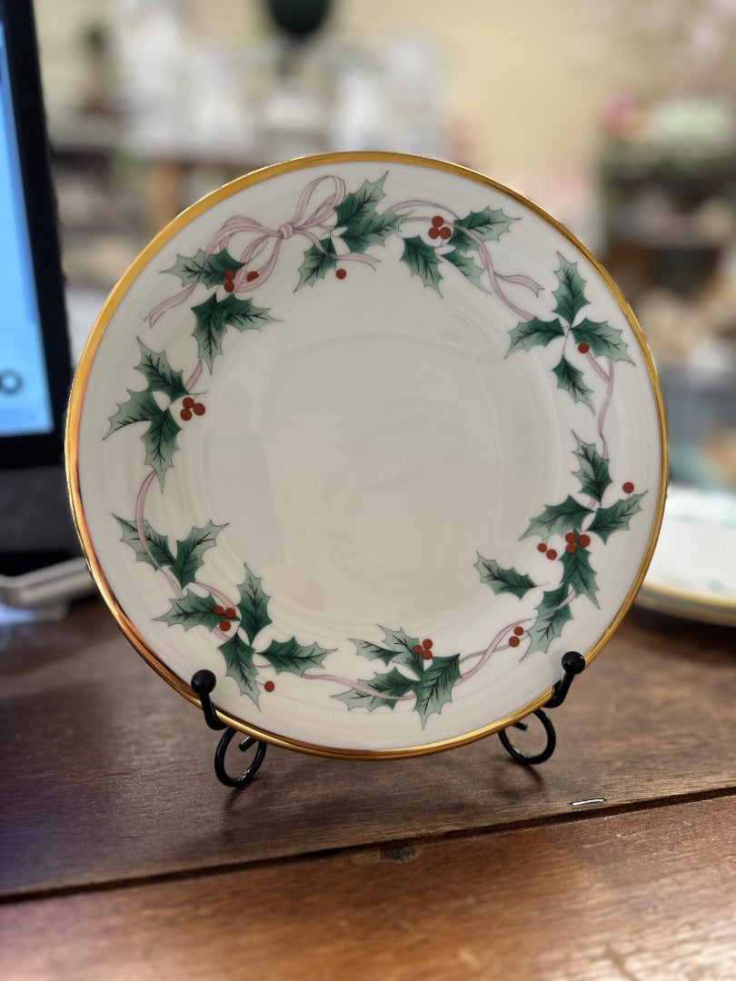 Red Green White Mikasa Ribbon Holly Plate, 8 1/4"