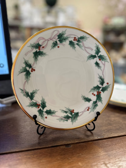 Red Green White Mikasa Ribbon Holly Plate, 8 1/4"