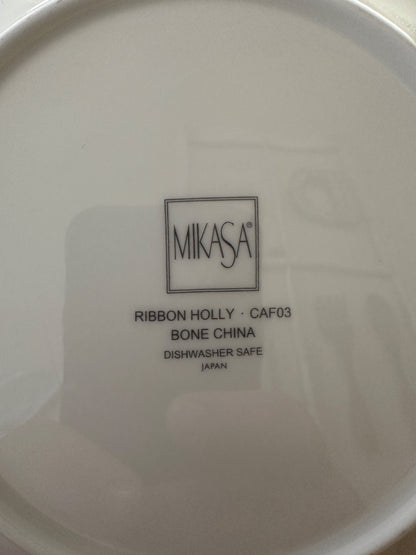 Red Green White Mikasa Ribbon Holly Plate, 8 1/4"