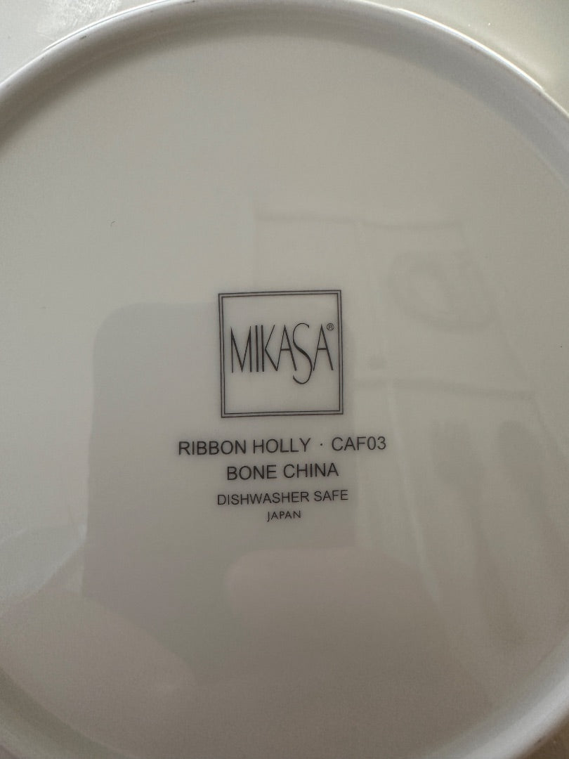 Red Green White Mikasa Ribbon Holly Plate, 10 3/4"