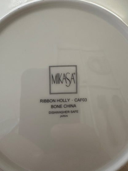 Red Green White Mikasa Ribbon Holly Plate, 10 3/4"