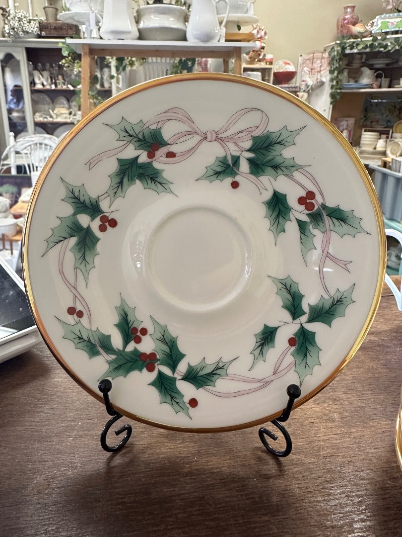 Red Green White Mikasa Ribbon Holly Saucer, 6.125"