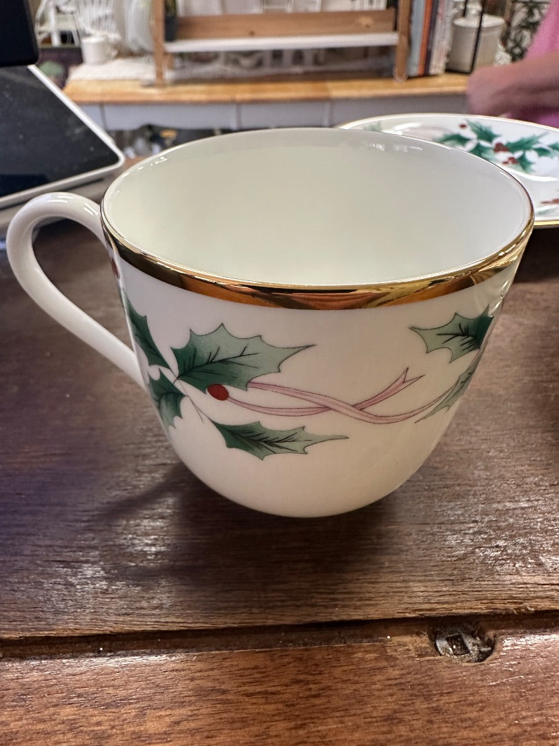 Red Green White Mikasa Ribbon Holly Cup, 3"