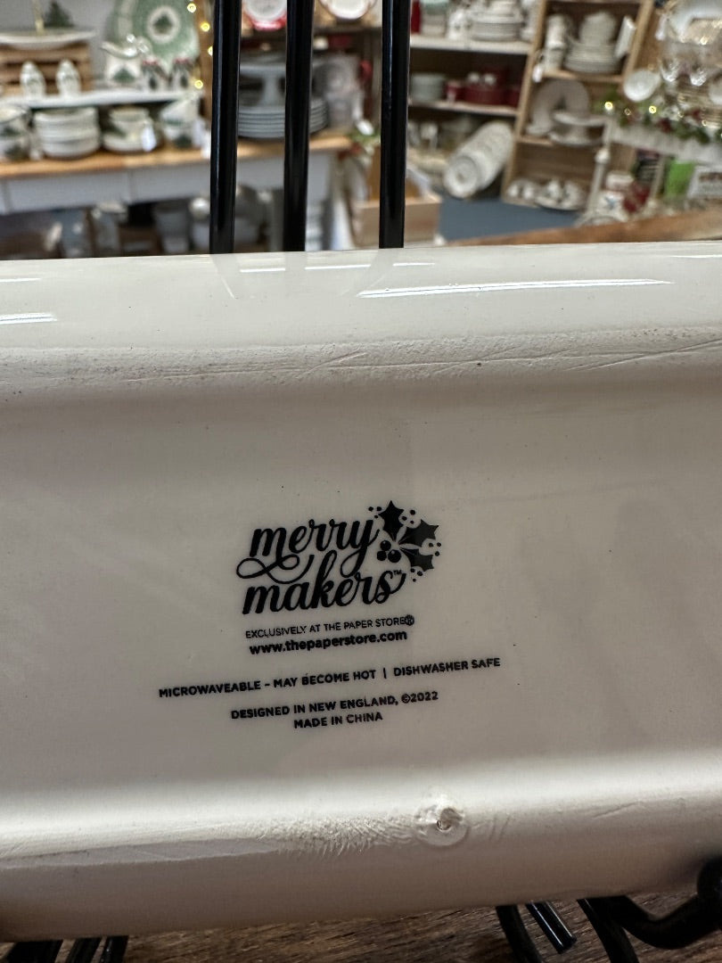 White oval tray underside with 'merry makes' logo and microwave- and dishwasher-safe text