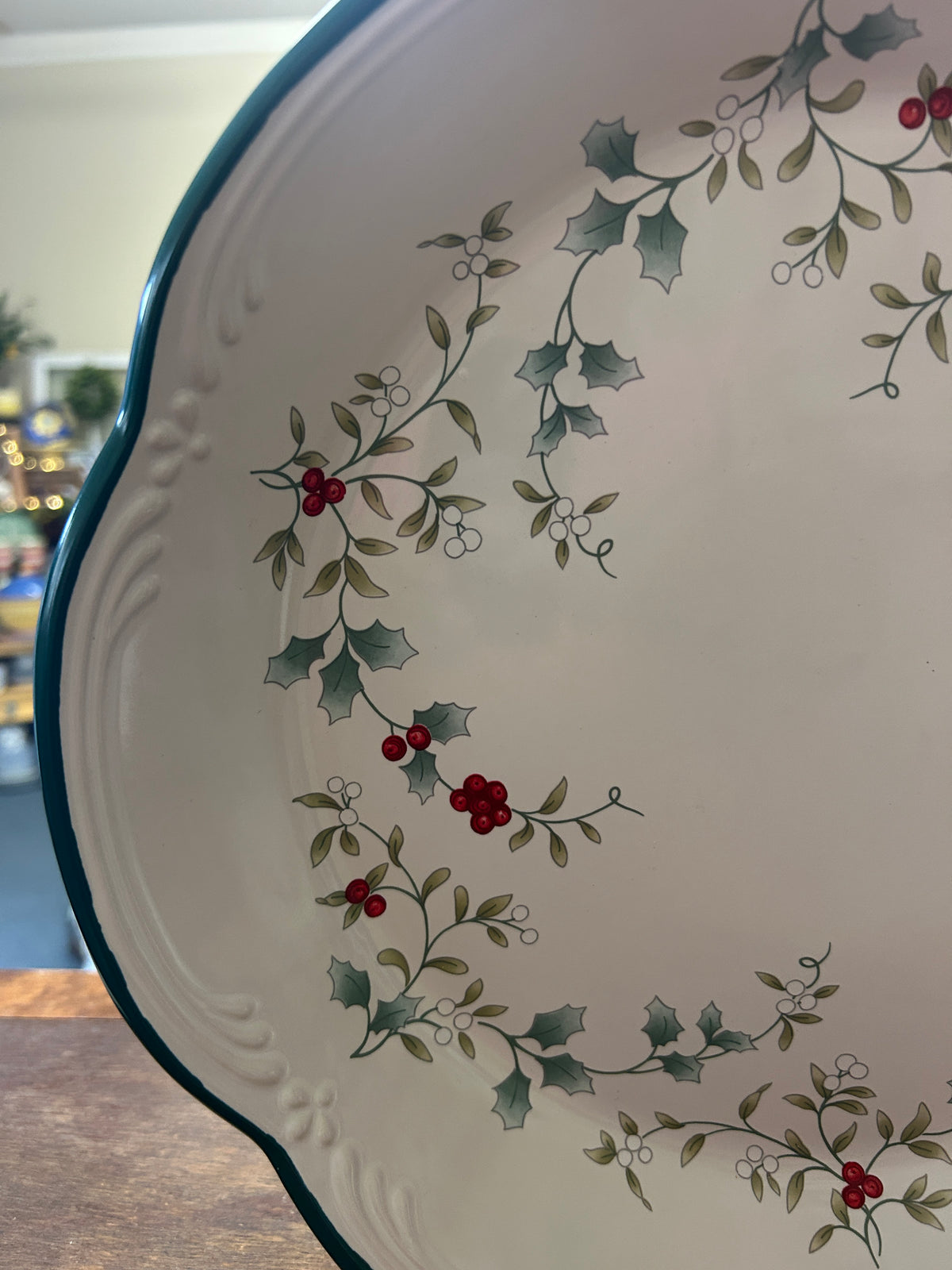 Red Green White Pfaltzgraff NEW Winterberry Bowl, 13"