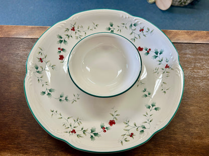 Red Green White Pfaltzgraff NEW Winterberry Chip & Dip 2, 12"