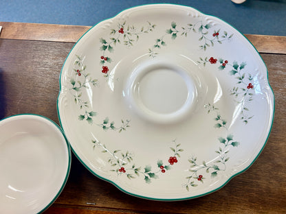 Red Green White Pfaltzgraff NEW Winterberry Chip & Dip 2, 12"
