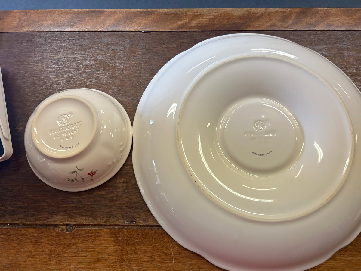 Red Green White Pfaltzgraff NEW Winterberry Chip & Dip 2, 12"