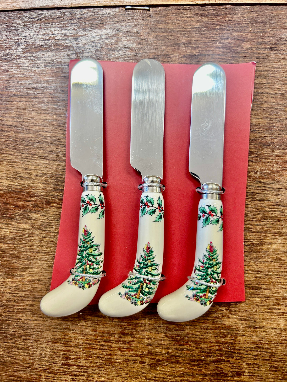 Red Green White Spode NEW Christmas Tree Spreader, 4 1/2"