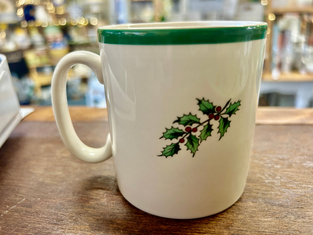 Red Green White Spode Christmas Tree 1995 Mug England, 3 1/4"