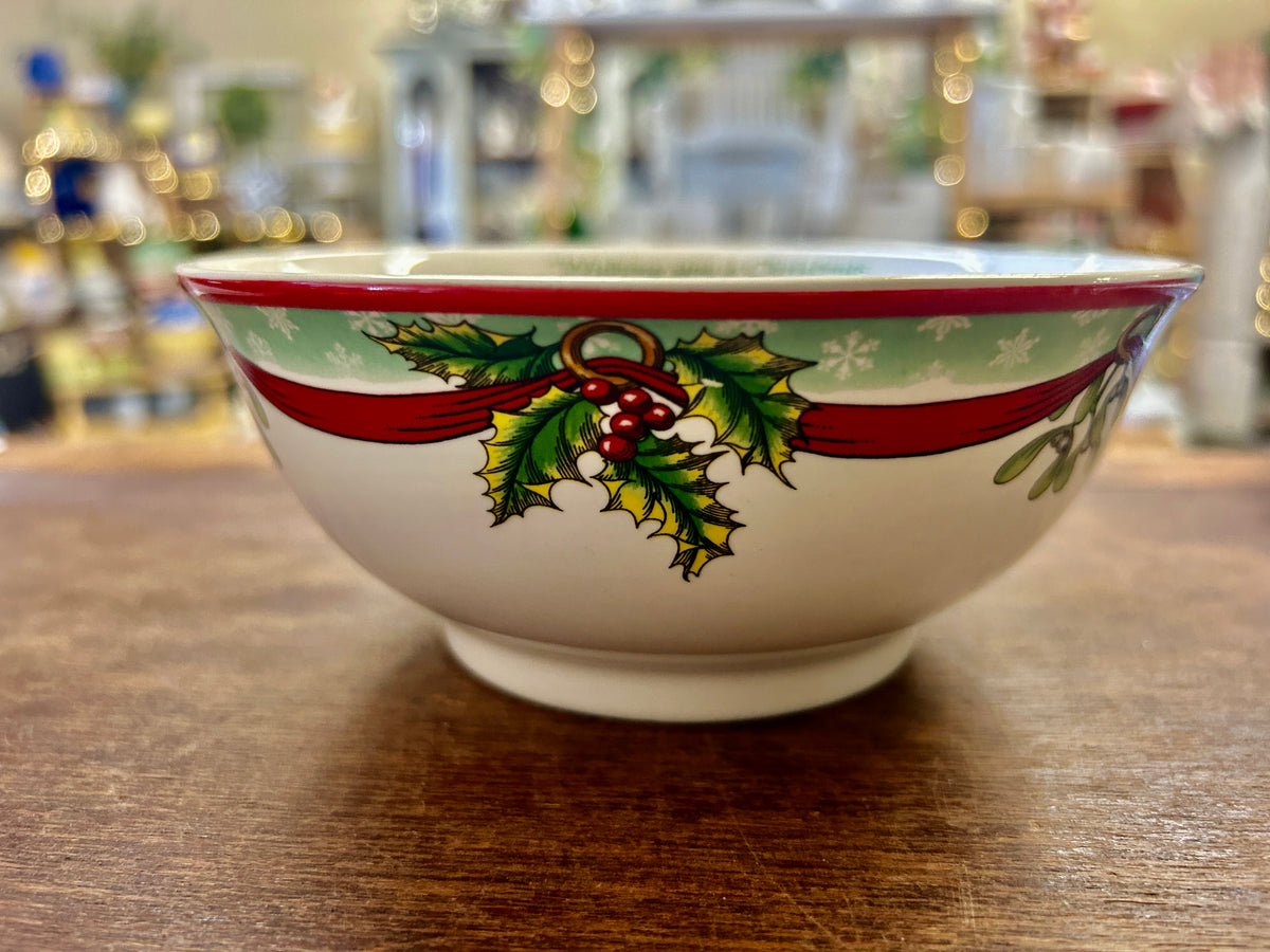 Red Green White Spode Christmas Tree 2009 Bowl England, 6 1/4"