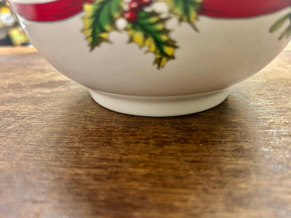 Red Green White Spode Christmas Tree 2009 Bowl England, 6 1/4"