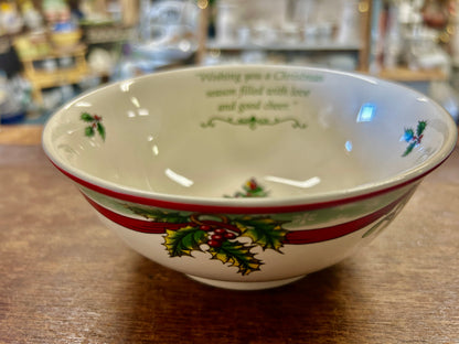 Red Green White Spode Christmas Tree 2009 Bowl England, 6 1/4"