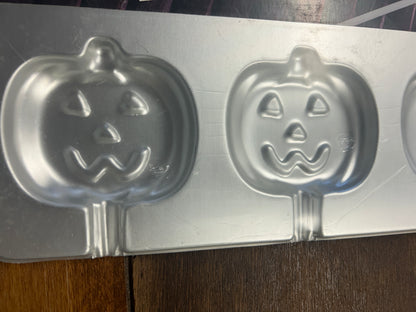 Silver Wilton NEW Pumpkin Treat Pan, 14"