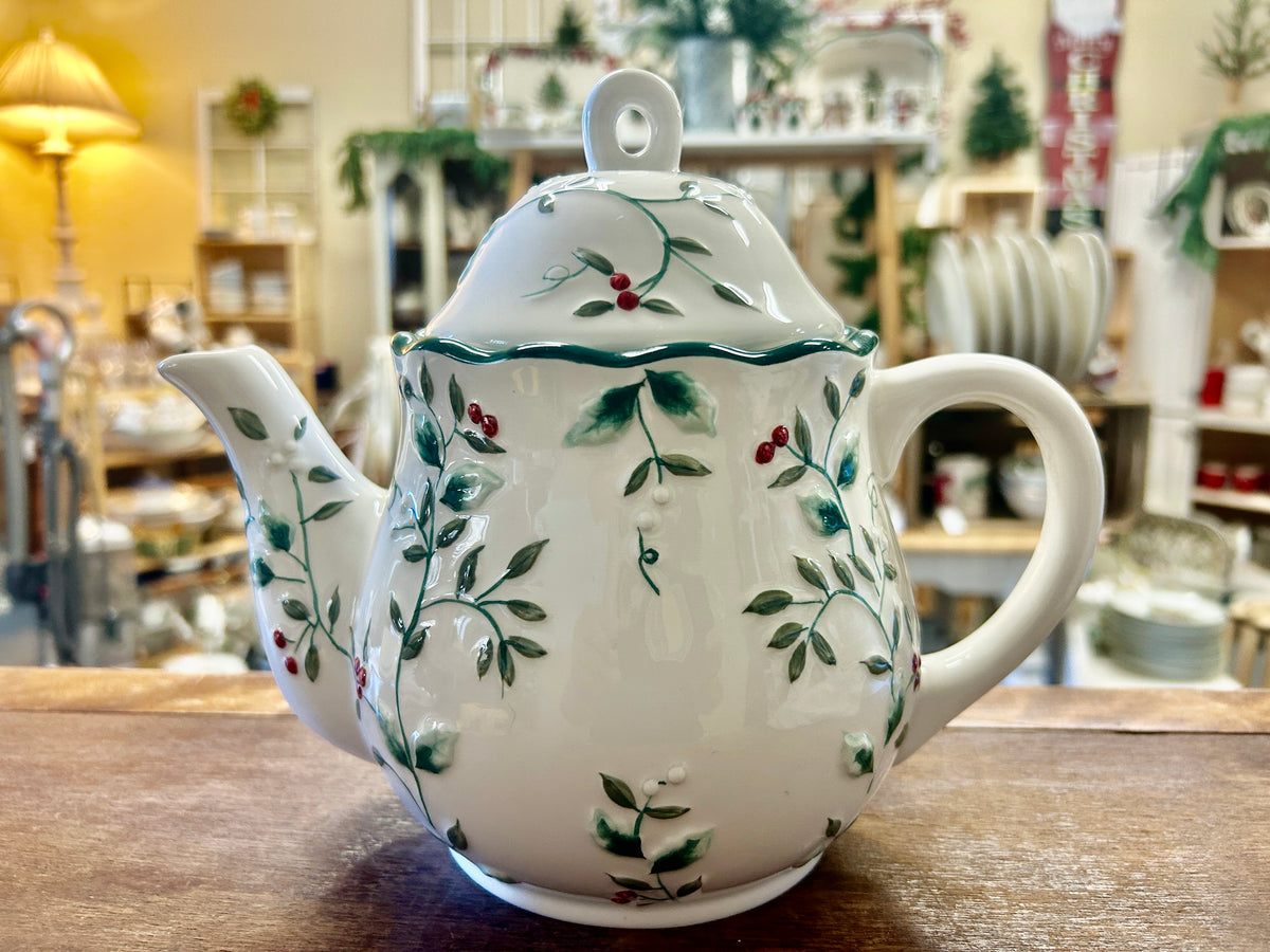 Red Green White Pfaltzgraff Winterberry Tea Pot, 8"