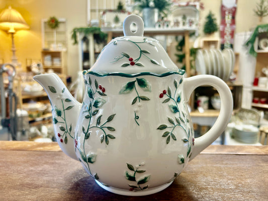 Red Green White Pfaltzgraff Winterberry Tea Pot, 8"