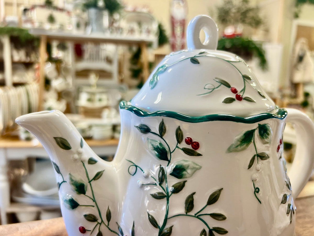 Red Green White Pfaltzgraff Winterberry Tea Pot, 8"