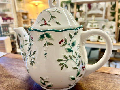 Red Green White Pfaltzgraff Winterberry Tea Pot, 8"