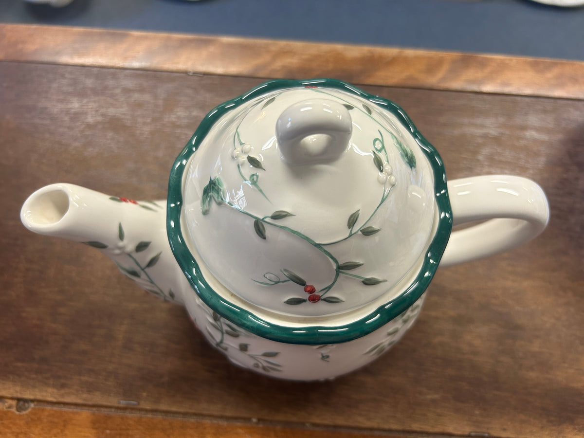 Red Green White Pfaltzgraff Winterberry Tea Pot, 8"