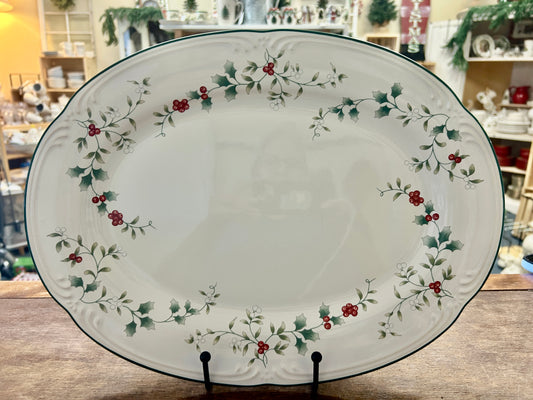 Red Green White Pfaltzgraff Winterberry Platter, 14"