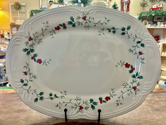 Red Green White Pfaltzgraff Winterberry Platter, 14 3/4"