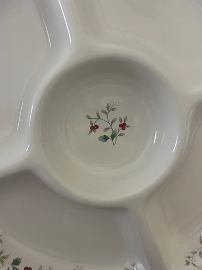 Red Green White Pfaltzgraff Winterberry Cardinal Plate, 9 1/4"