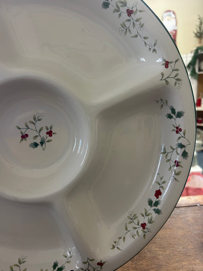 Red Green White Pfaltzgraff Winterberry Cardinal Plate, 9 1/4"