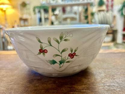 Red Green White Pfaltzgraff Winterberry Woven Bowl, 7 1/4"