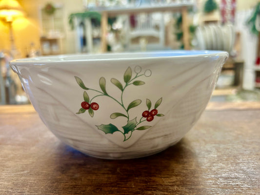 Red Green White Pfaltzgraff Winterberry Woven Bowl, 7 1/4"