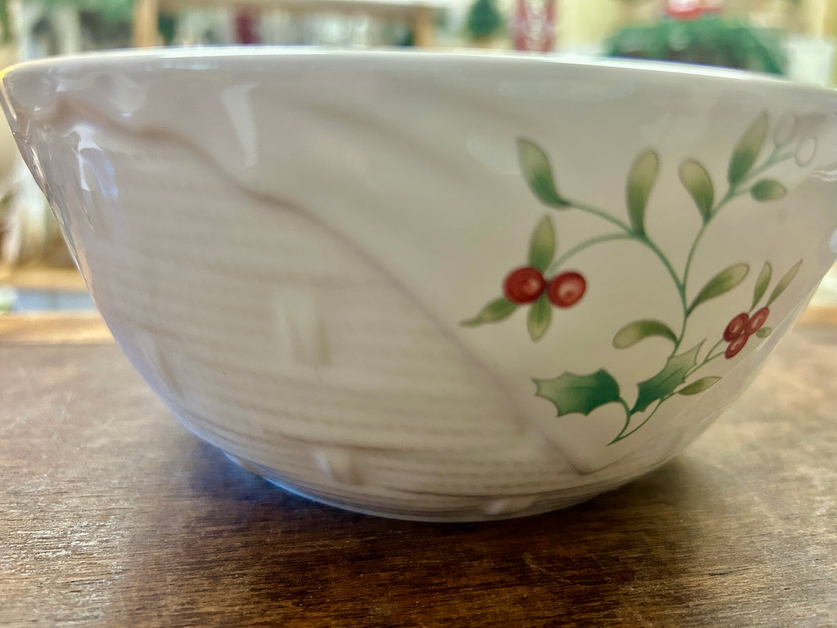 Red Green White Pfaltzgraff Winterberry Woven Bowl, 7 1/4"