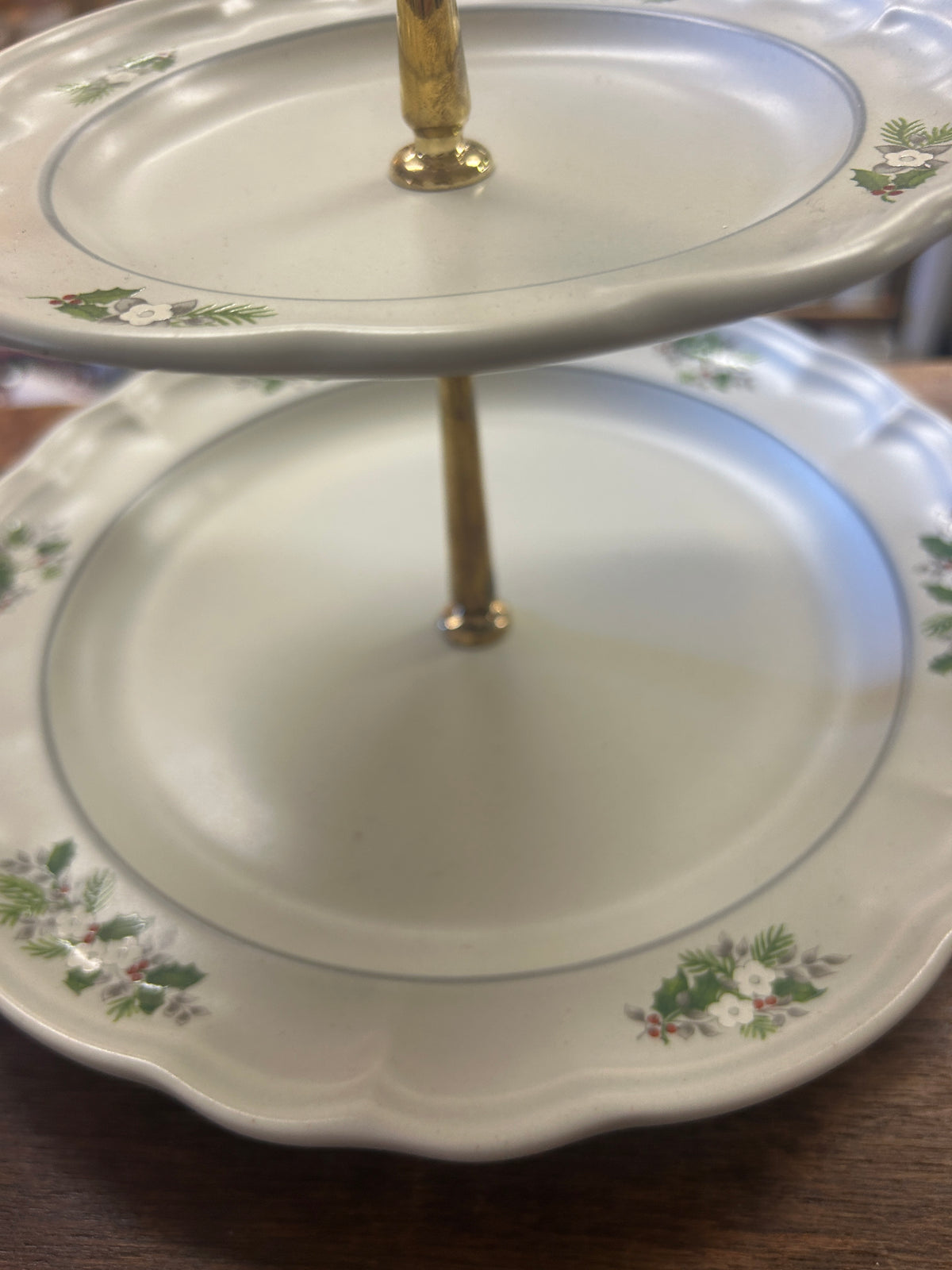Cream & Green Pfaltzgraff Christmas Heirloom 2 Tier Stand, 9"