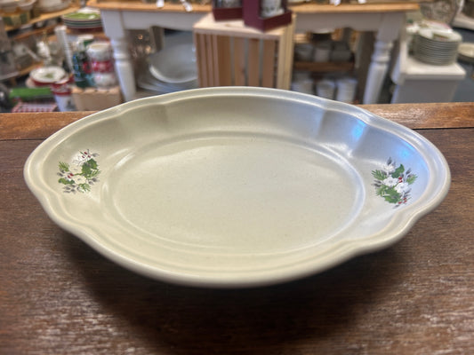 Cream & Green Pfaltzgraff Christmas Heirloom Plate, 8"