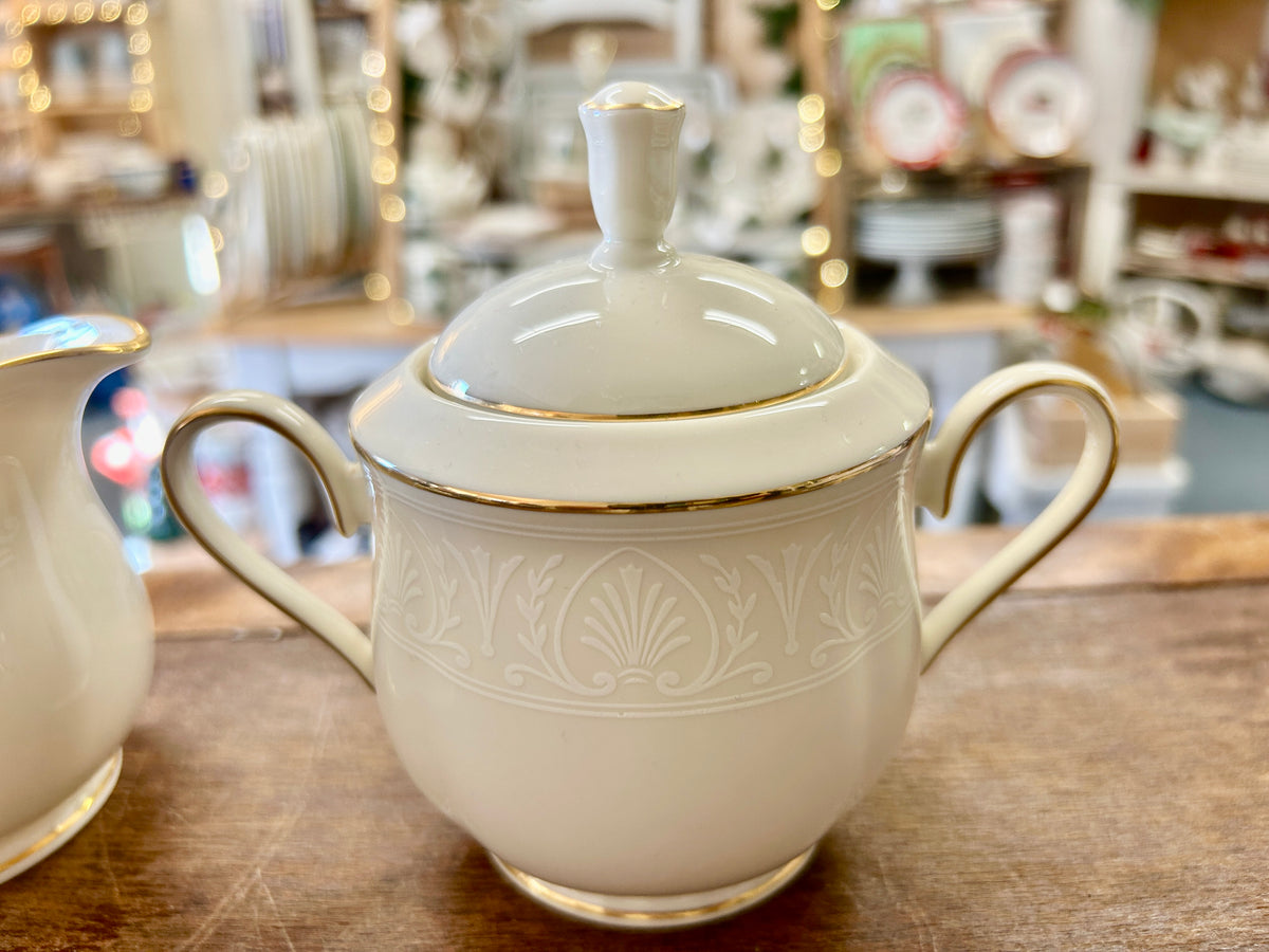 Cream Lenox Courtyard Gold Sugar & Creamer, 5"