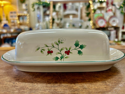 Red Green White Pfaltzgraff Winterberry Butter Dish, 7 1/2"