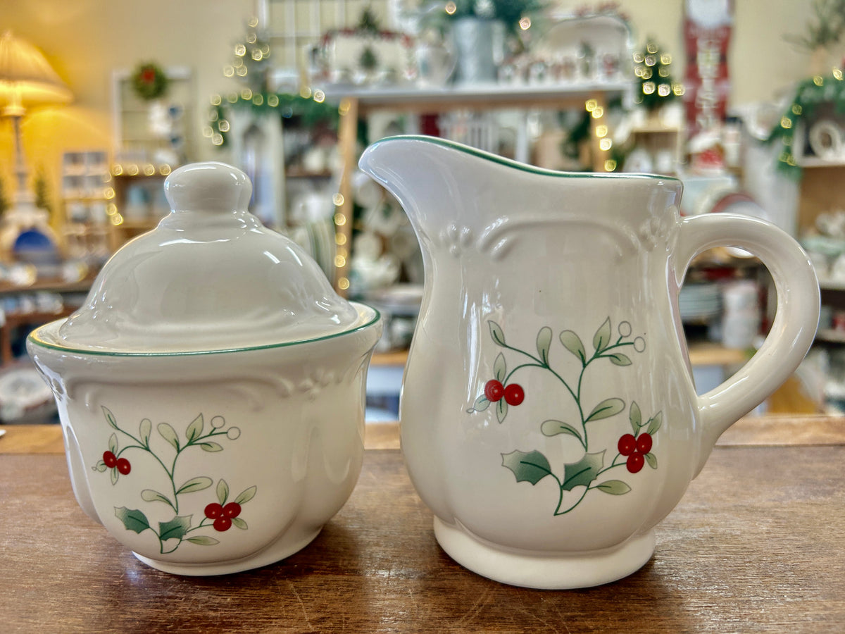 Red Green White Pfaltzgraff Winterberry Sugar & Creamer, 5"