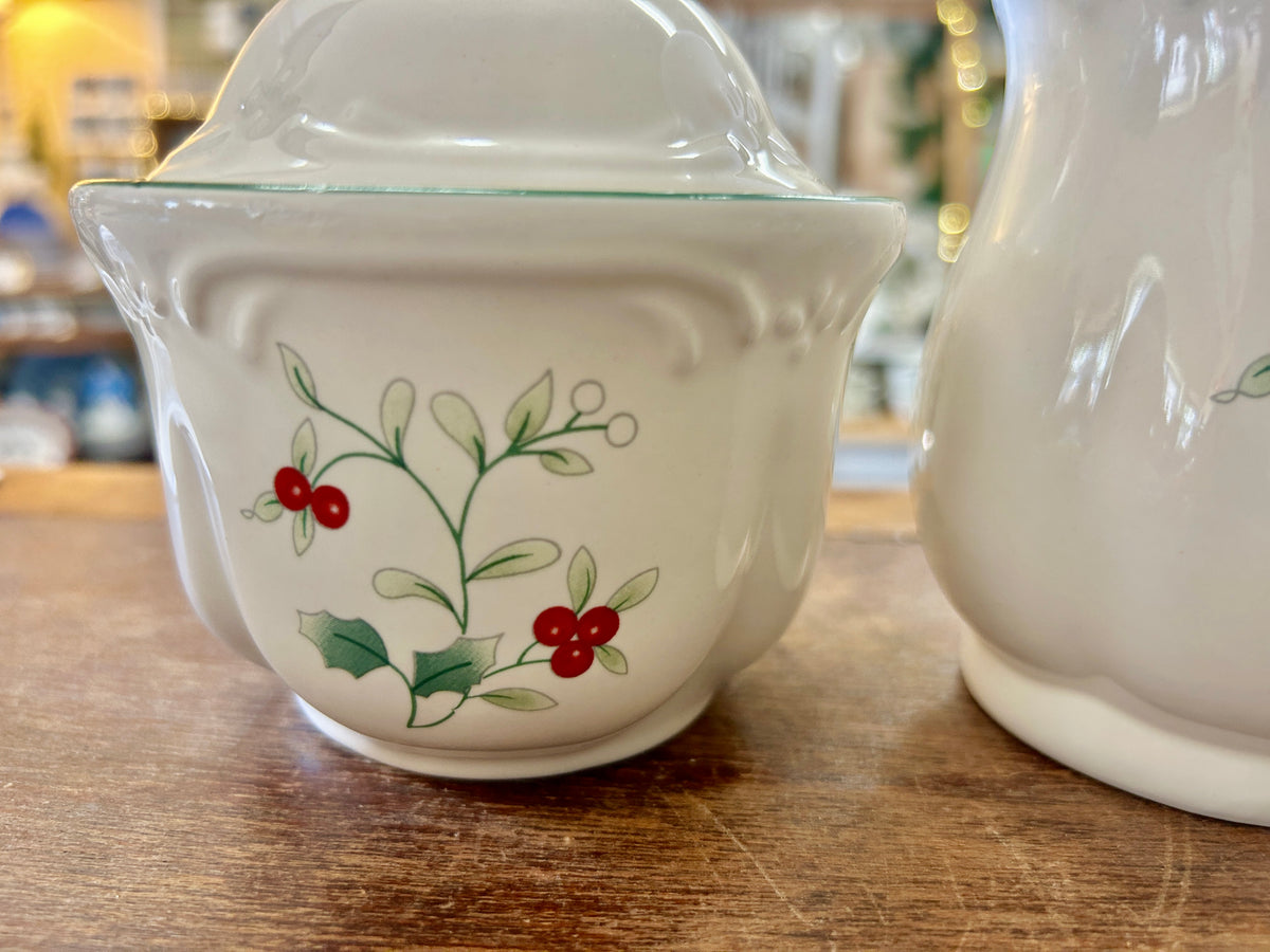 Red Green White Pfaltzgraff Winterberry Sugar & Creamer, 5"