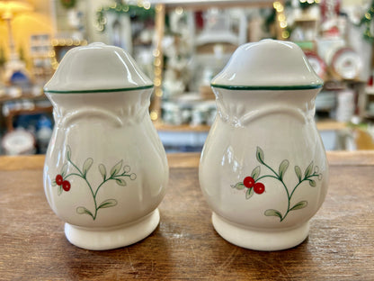 Red Green White Pfaltzgraff Winterberry S & P, 4"