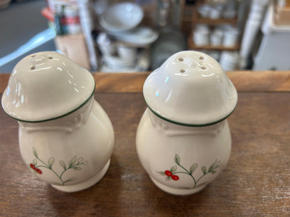 Red Green White Pfaltzgraff Winterberry S & P, 4"