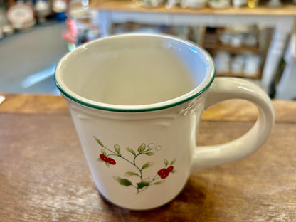 Red Green White Pfaltzgraff Winterberry Mug, 4"