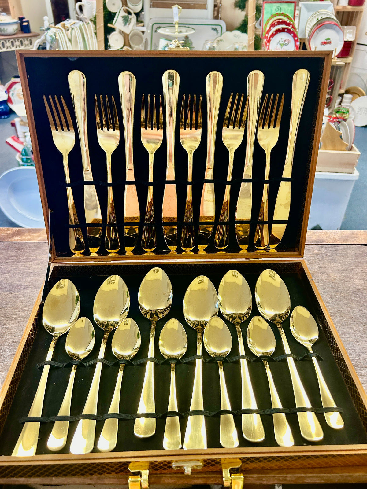 24 pc Gold Silverware in Case, 13 1/2"